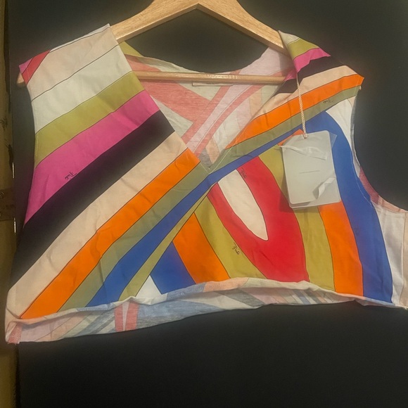 Pucci crop top, enjoy this top and pair it with your favorite Pucci prints. - Picture 4 of 4